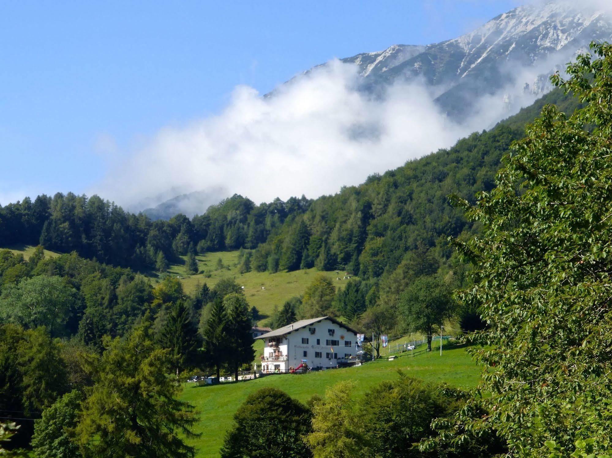Rifugio Monte Baldo Hotel Avio Eksteriør billede